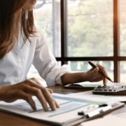 IMPACTO_DAS_NOVAS_REGULAÇÕES_NOS_FINANCIAMENTOS_IMOBILIÁRIOS_Capa